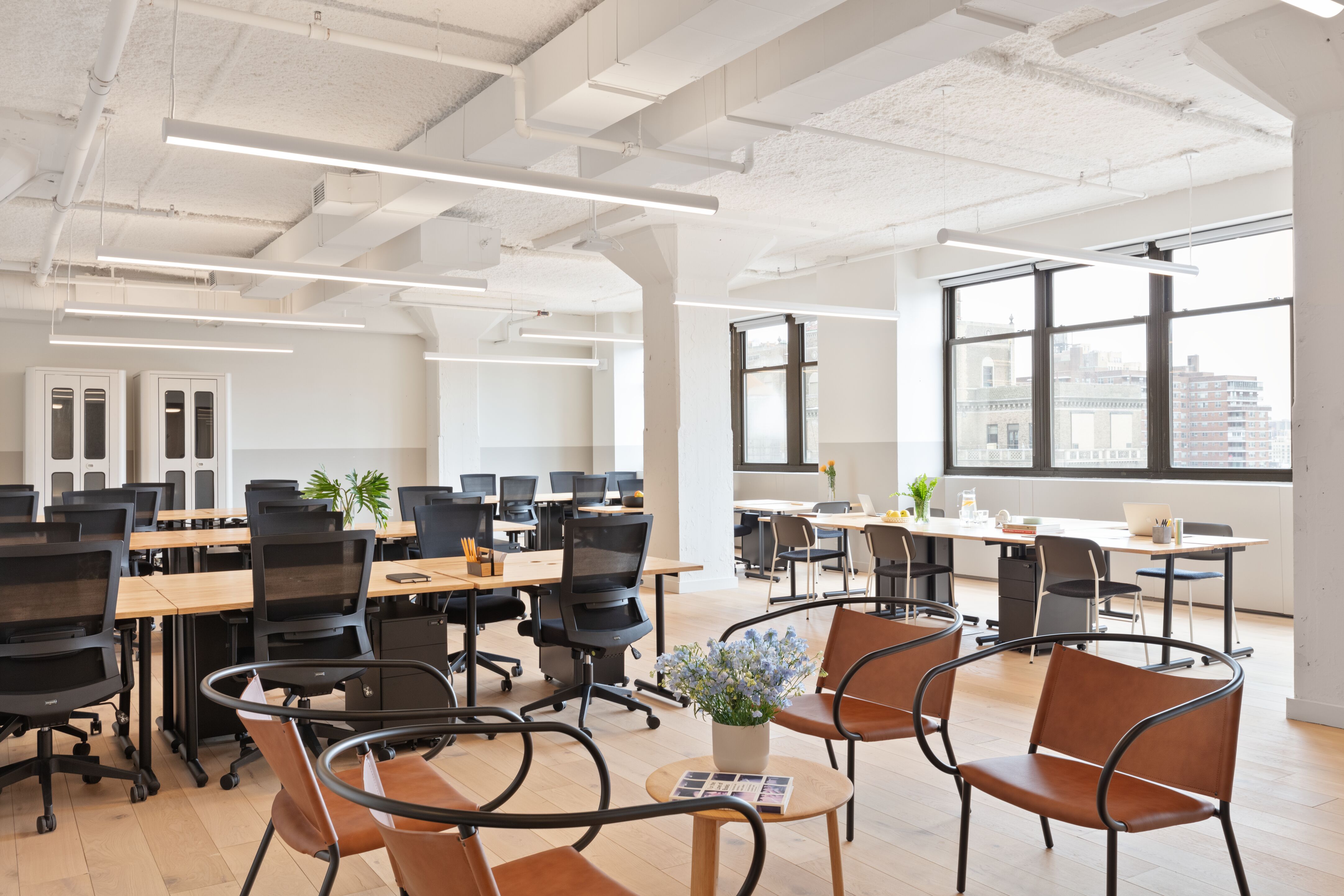 Web 150DPI-2023 04 15 ATL Lifestyle Staged Meeting Room 05434 1