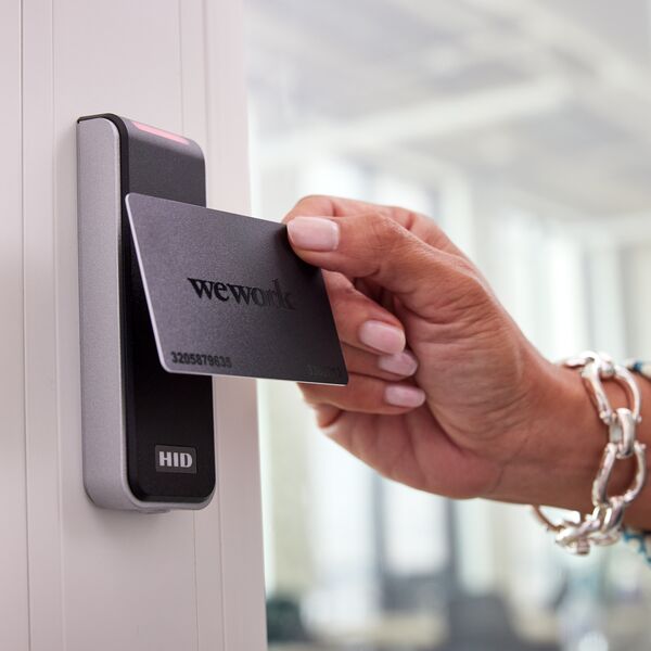 Web 150DPI 600x600-2023 04 15 ATL Lifestyle Office 05320 1