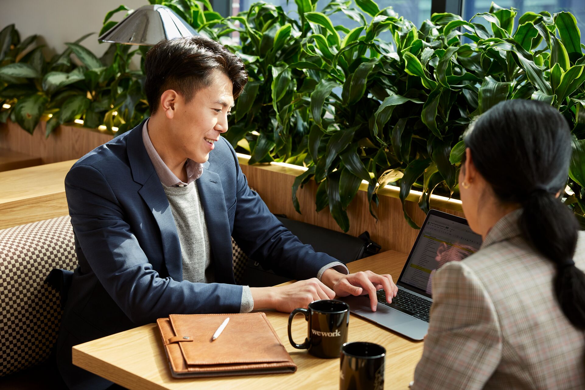 Web 72DPI-2023 04 15 ATL Lifestyle Hot Desk 01098